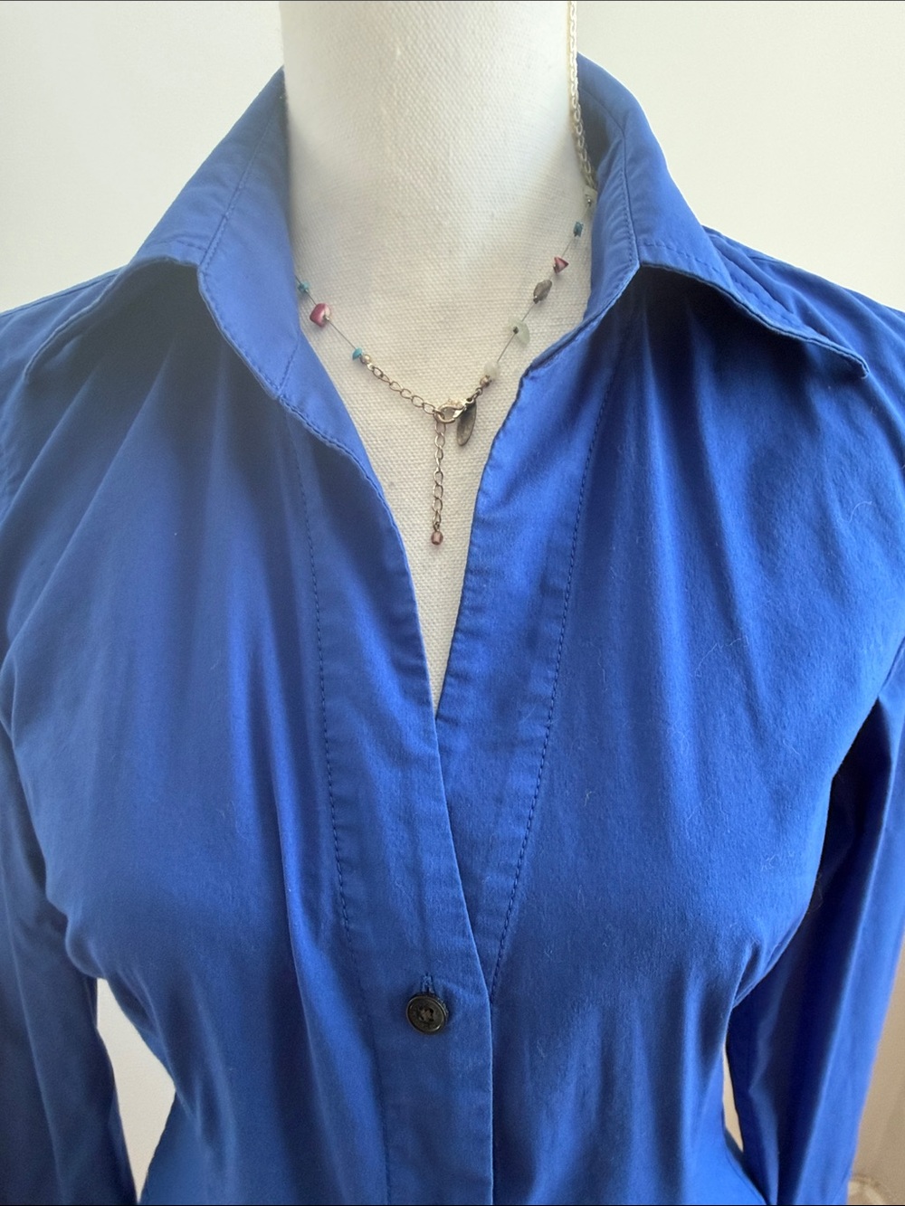 Express Fitted Button-Down Shirt in Cobalt Blue M - Picture 2 of 8